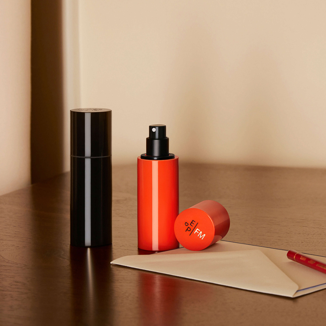 Editions de Parfums Frederic Malle Signature Travel Case Red