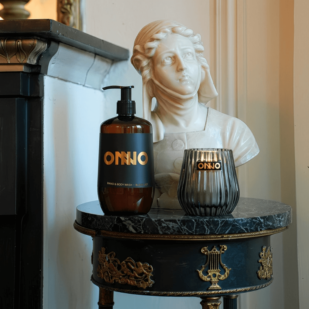 ONNO Collection Gift Set: Hand & Body Wash Black Lily + Candle Eclectic Zanzibar