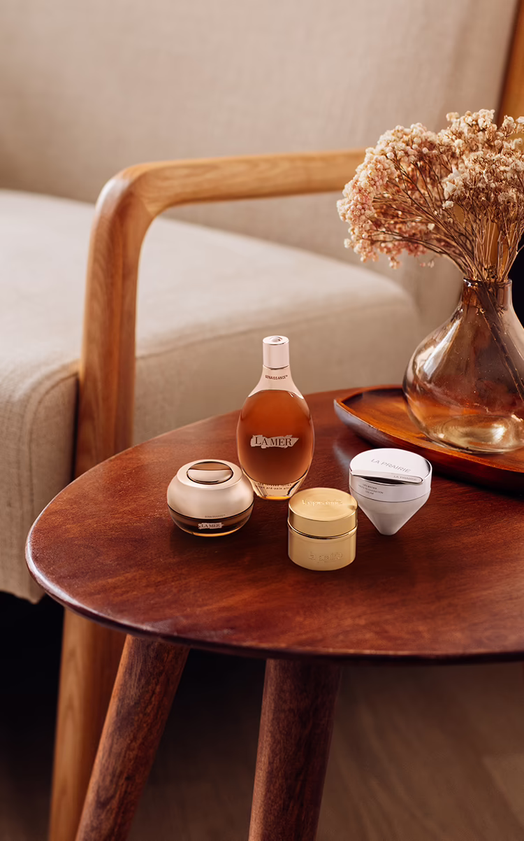 Îmbunătățește-ți rutina de skincare cu ingrediente eficiente care repară, regenerează și hidratează pielea.
